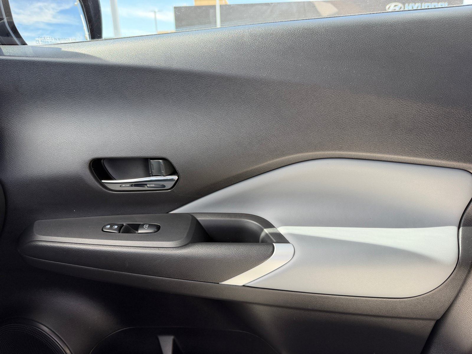 Used 2023 Nissan Kicks SR w/ SR Premium Package FWD image 16