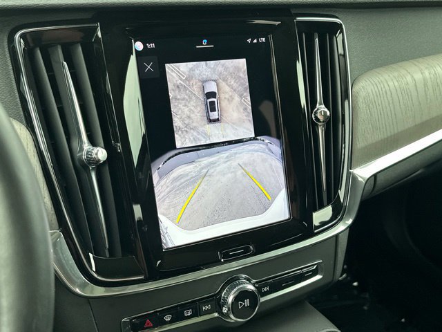 Certified 2025 Volvo V90 B6 Cross Country Plus AWD/4WD image 24