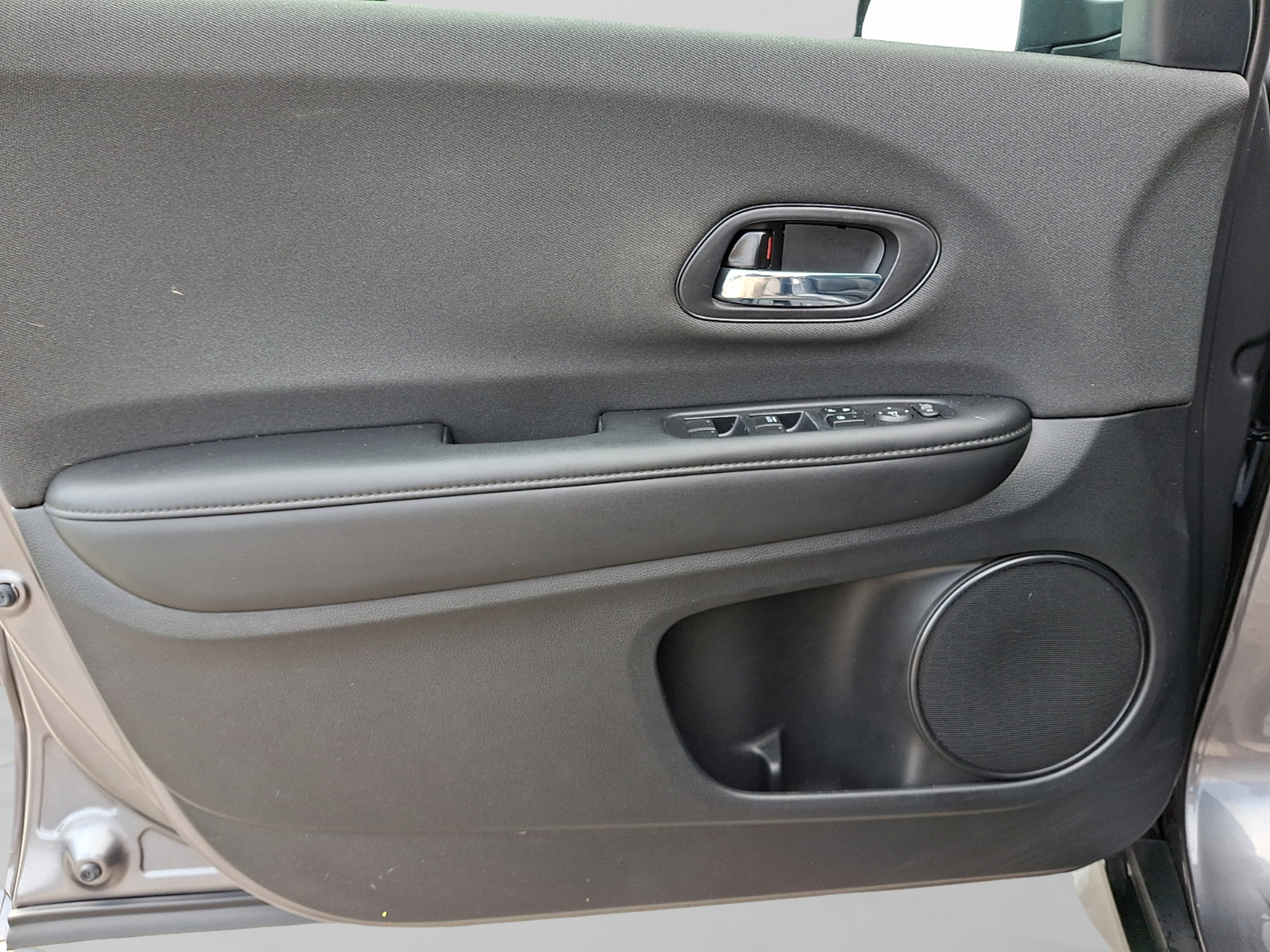 Used 2021 Honda HR-V LX image 13