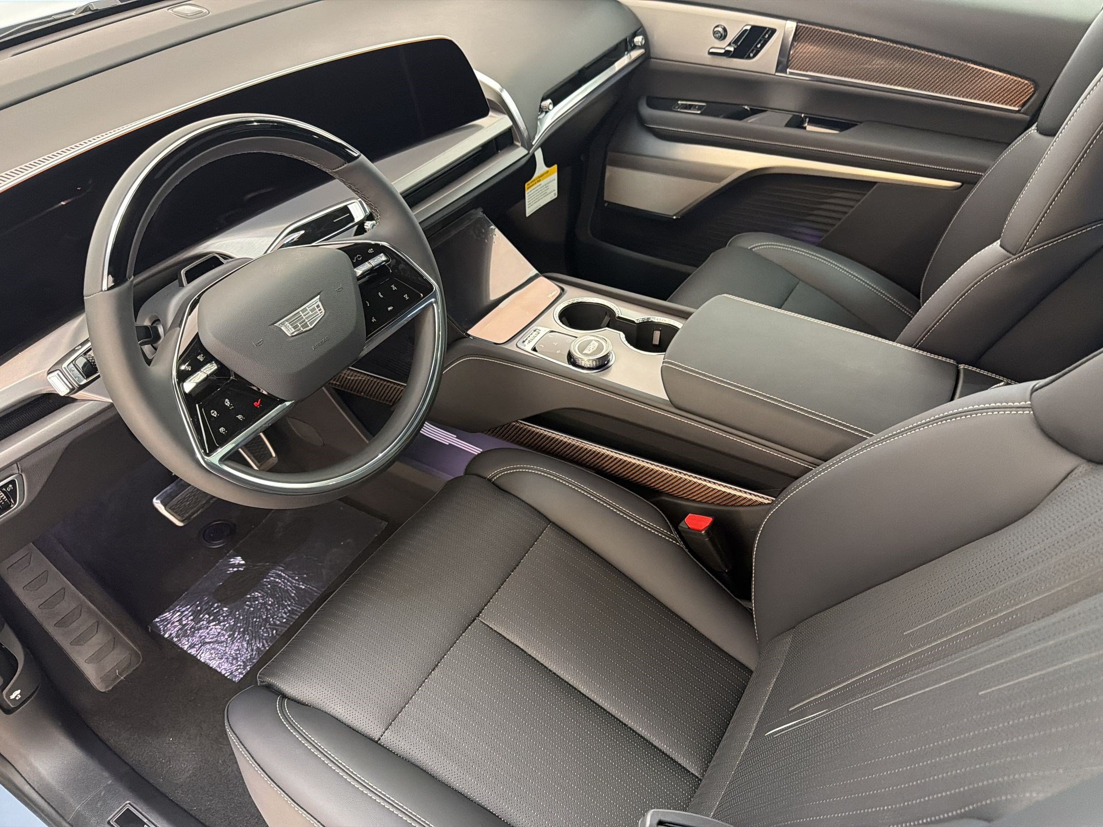 New 2027 Cadillac Vistiq Luxury w/ LPO, Floor Liner Package AWD/4WD image 4