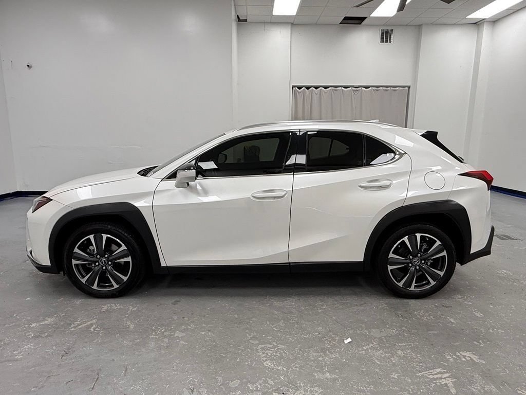 Used 2021 Lexus UX 200 w/ Accessory Package (Z1) FWD image 10