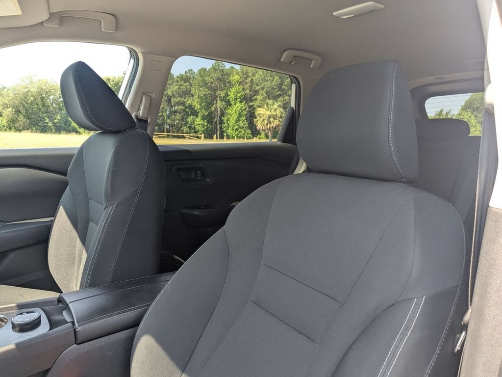 Used 2024 Nissan Rogue S AWD/4WD image 13