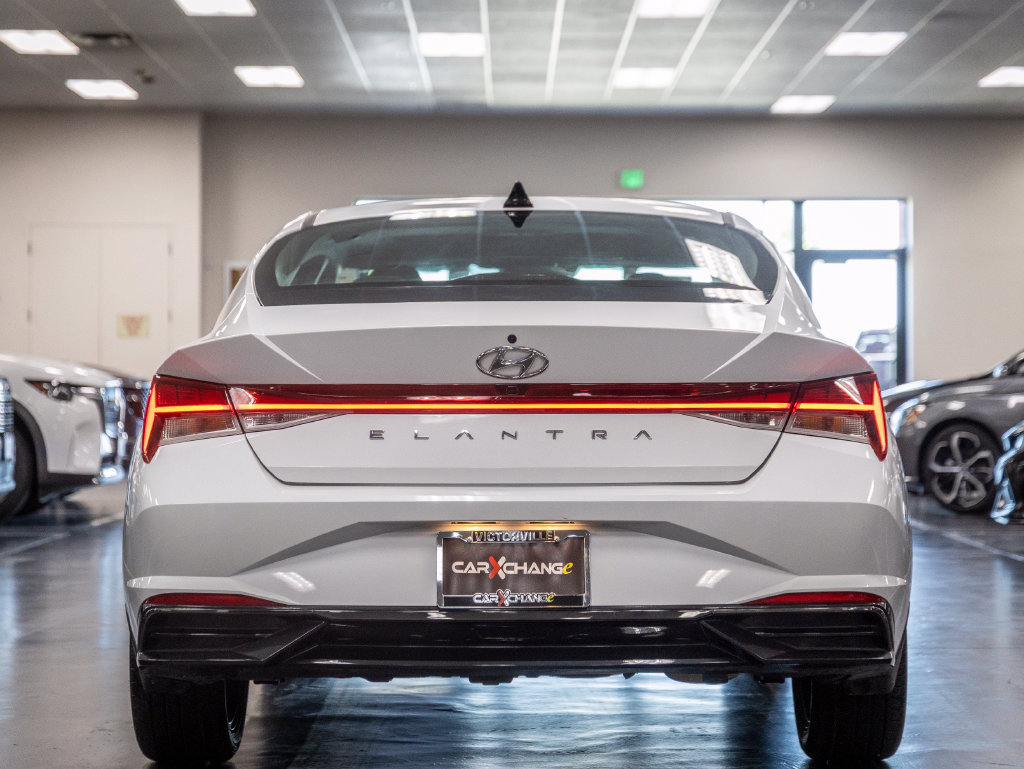 Used 2021 Hyundai Elantra SEL w/ Convenience + Premium Package FWD image 5