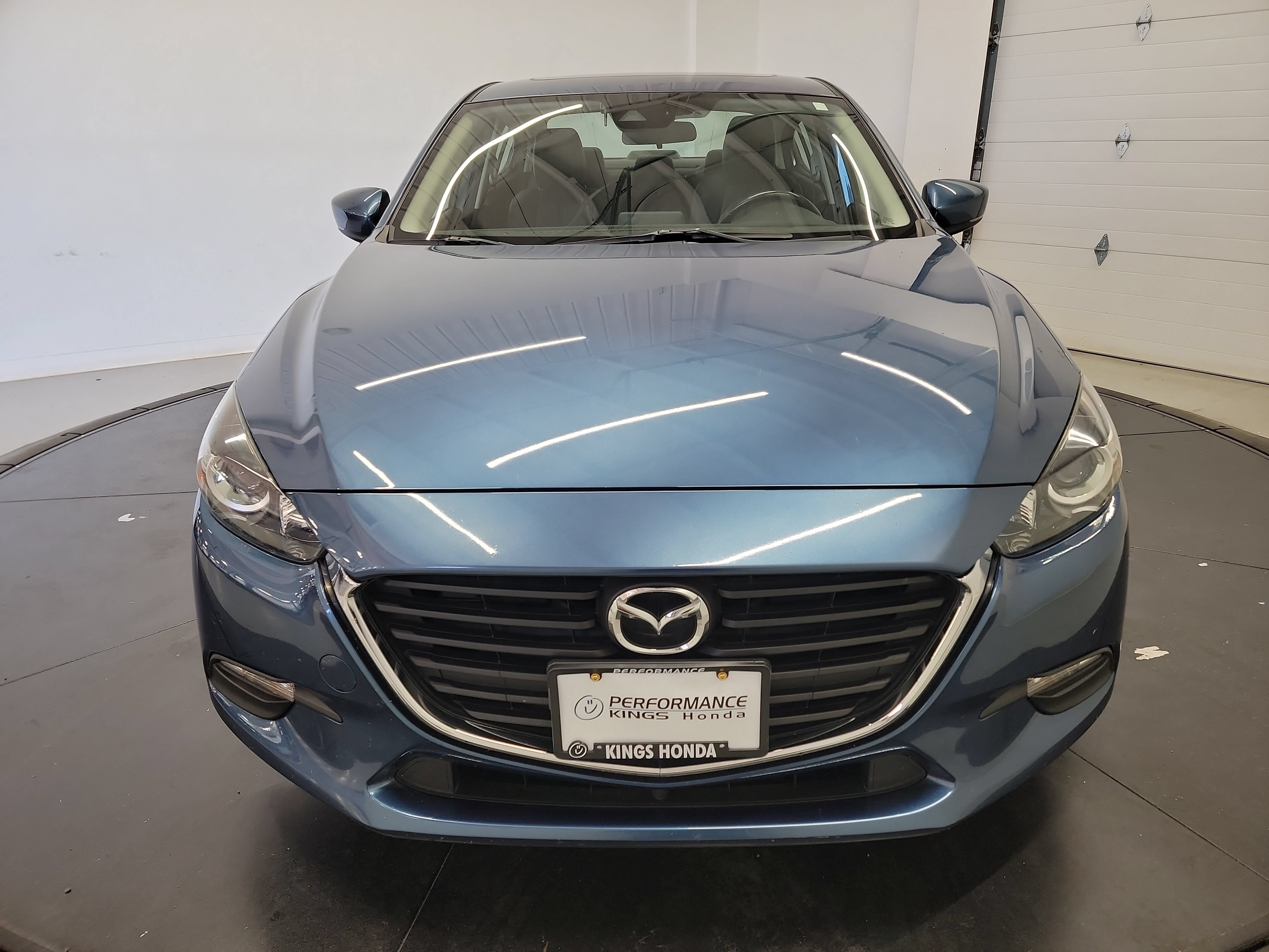 Used 2018 MAZDA MAZDA3 Touring FWD image 2