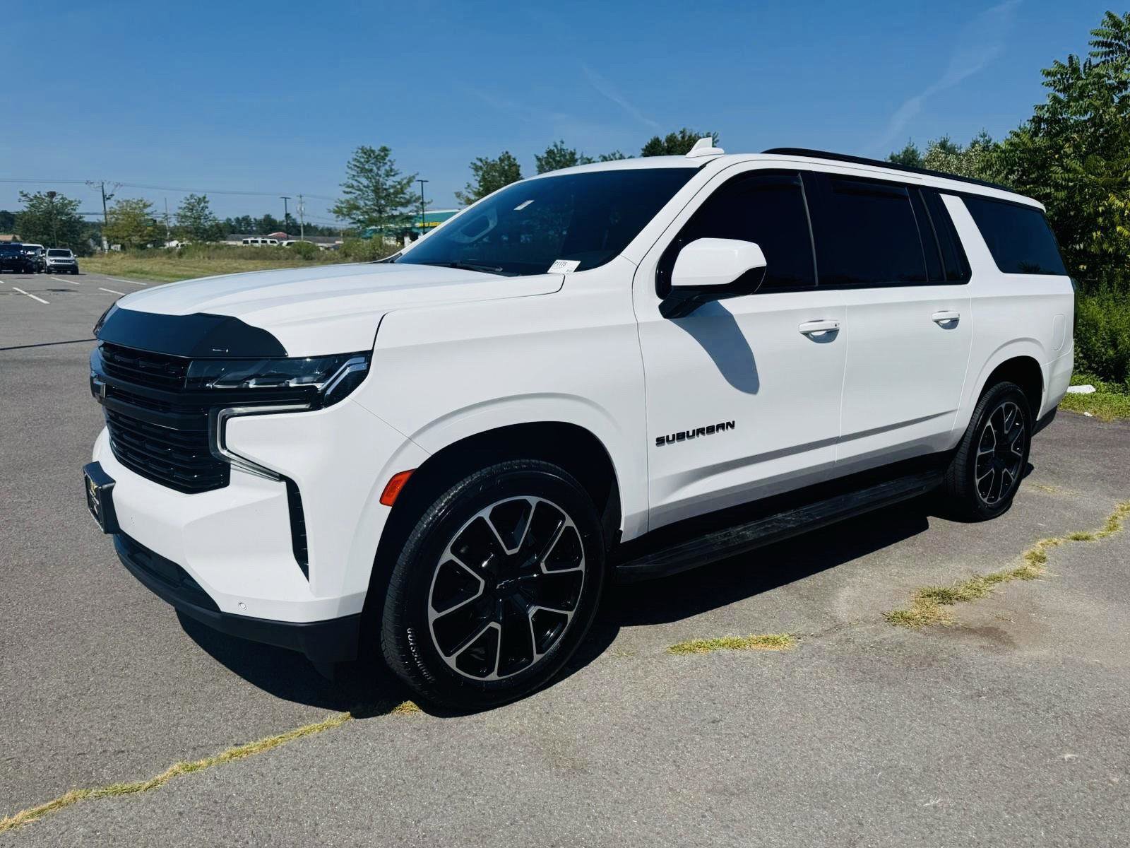 Used 2023 Chevrolet Suburban RST image 3