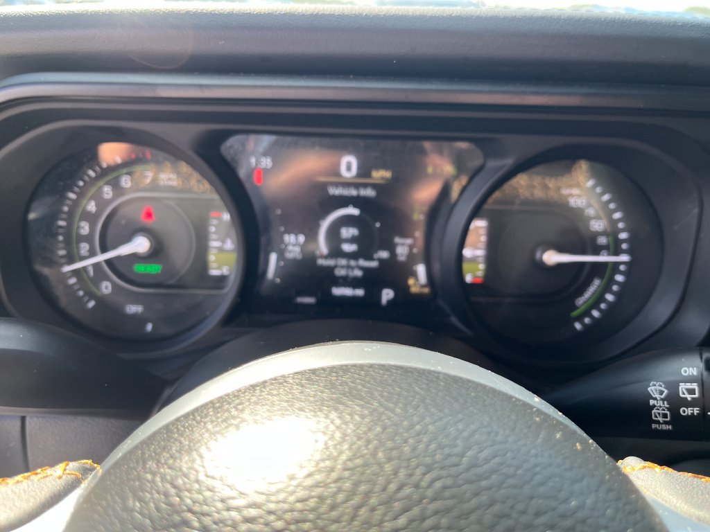 Used 2024 Jeep Wrangler Unlimited Sahara w/ Technology Group AWD/4WD image 15