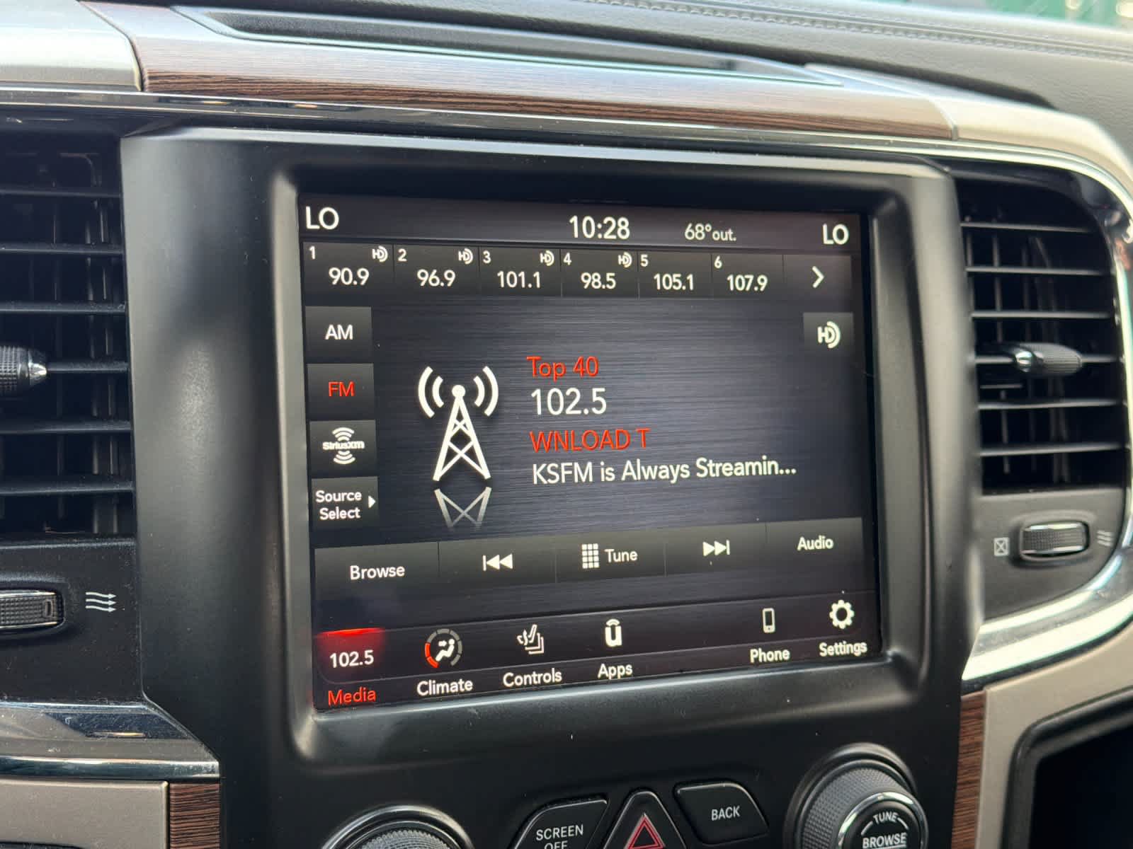 Used 2018 RAM 2500 Laramie w/ Protection Group AWD/4WD image 18