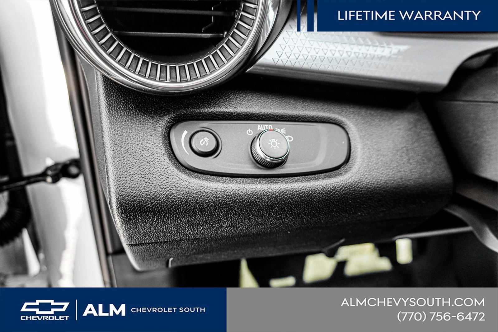 New 2025 Chevrolet Trax LT w/ Sunroof Package FWD image 36