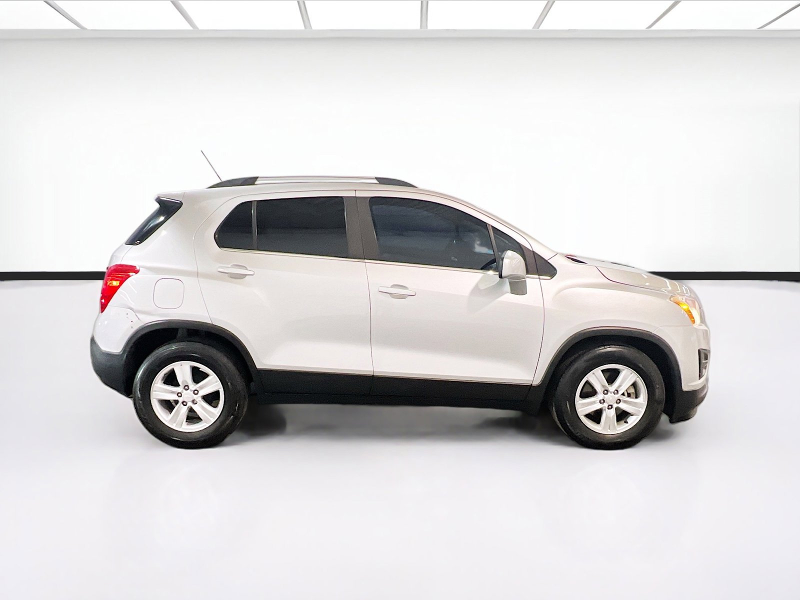 Used 2016 Chevrolet Trax LT w/ LT Sun and Sound Package FWD image 24