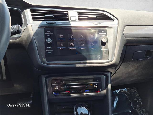 Used 2023 Volkswagen Tiguan SE w/ Panoramic Sunroof Package FWD image 14