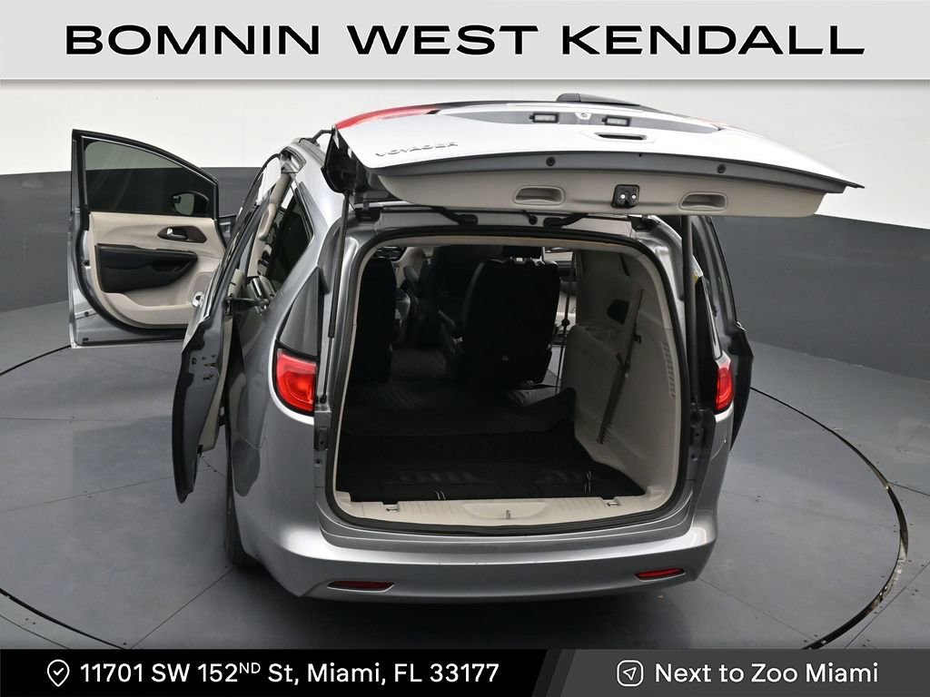 Used 2020 Chrysler Voyager Lxi image 32