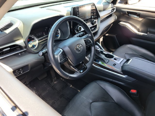 Used 2021 Toyota Highlander Limited FWD image 6