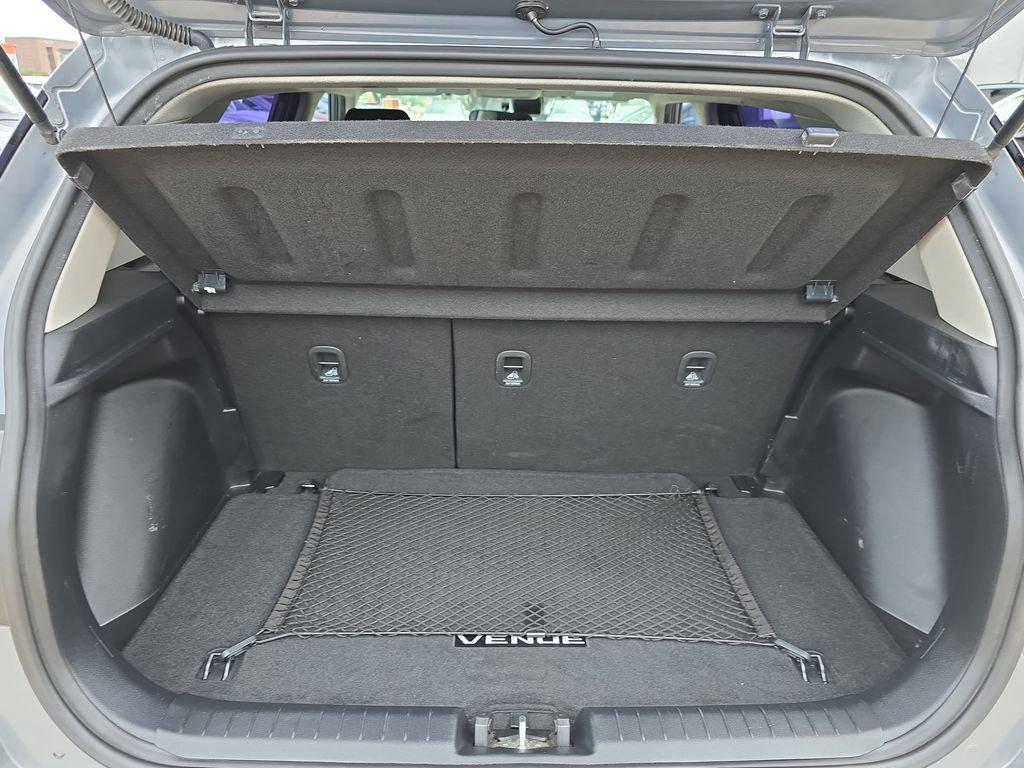 Used 2021 Hyundai Venue SE FWD image 12