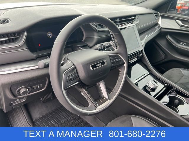 Used 2023 Jeep Grand Cherokee Altitude AWD/4WD image 12