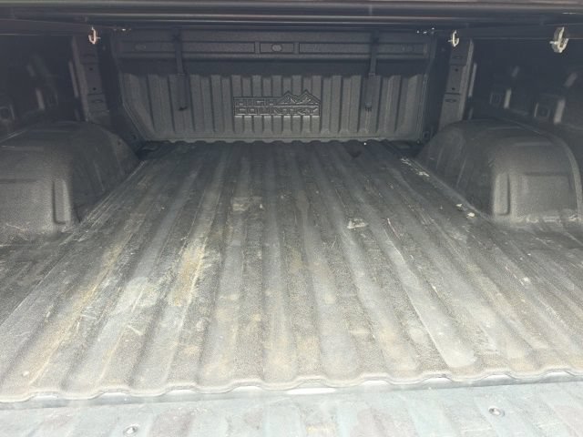 Used 2024 Chevrolet Silverado 1500 High Country w/ Technology Package AWD/4WD image 9