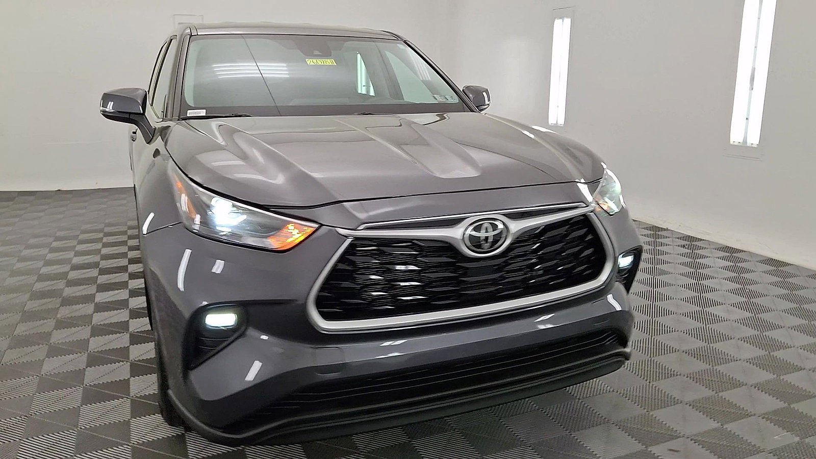 Used 2022 Toyota Highlander LE image 7