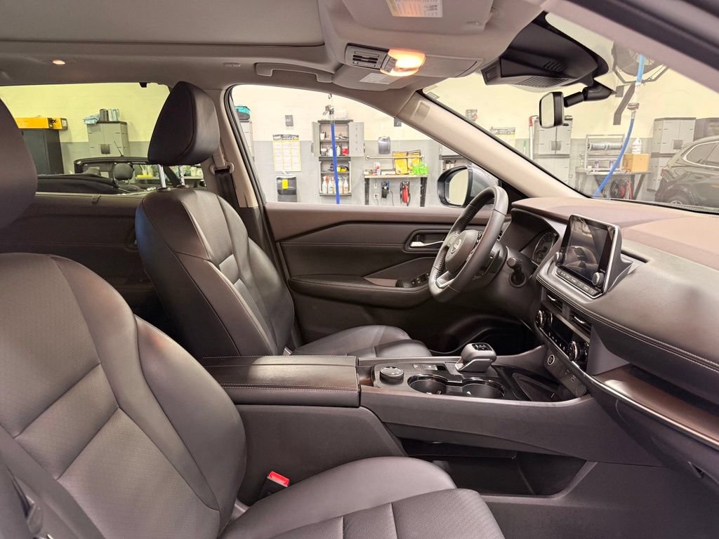 Used 2023 Nissan Rogue SV w/ SV Premium B Package AWD/4WD image 30
