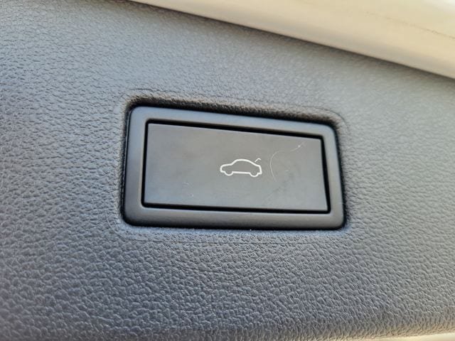 Certified 2024 Volkswagen Tiguan SE FWD image 8