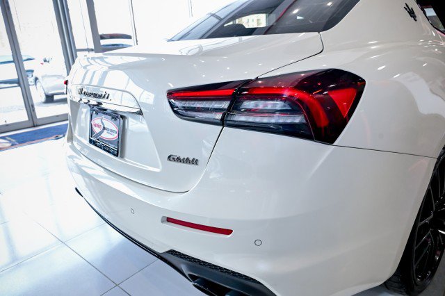 Used 2022 Maserati Ghibli Modena image 13