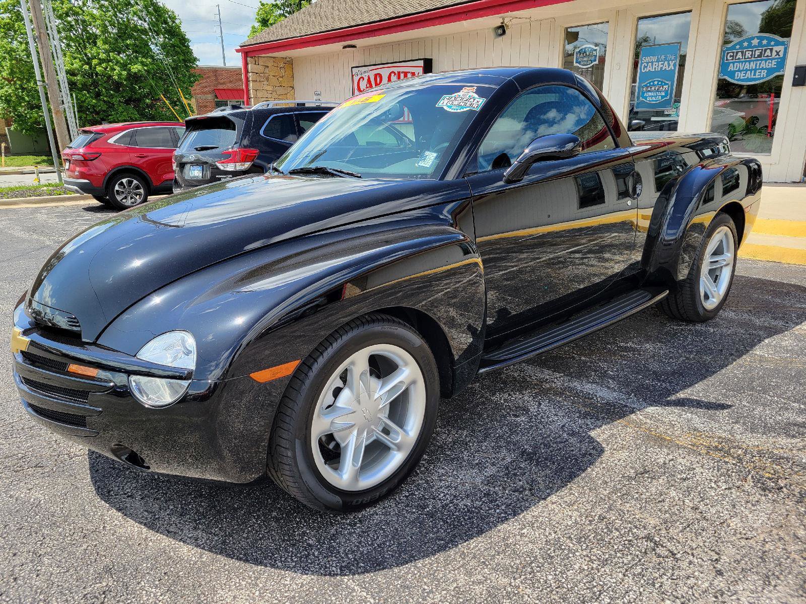 Used 2003 Chevrolet SSR w/ Preferred Equipment Group RWD image 3