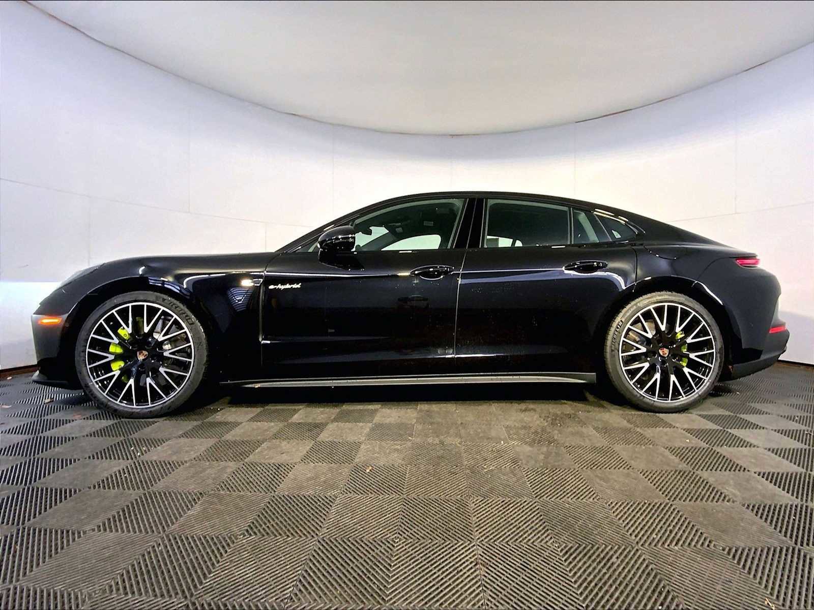 New 2026 Porsche Panamera 4 image 2