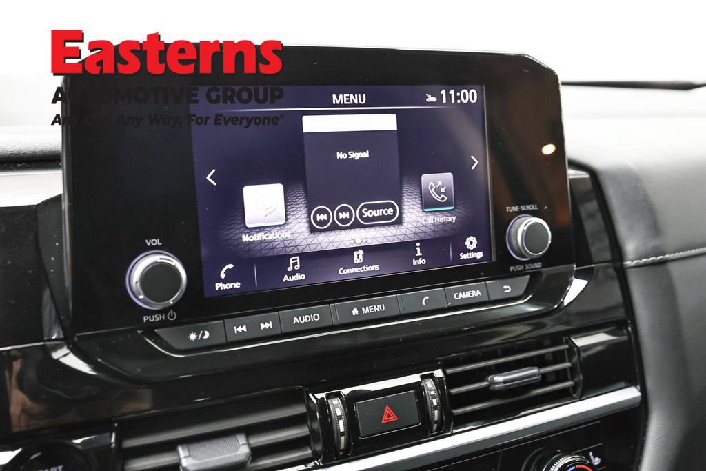 Used 2025 Nissan Pathfinder SV FWD image 19