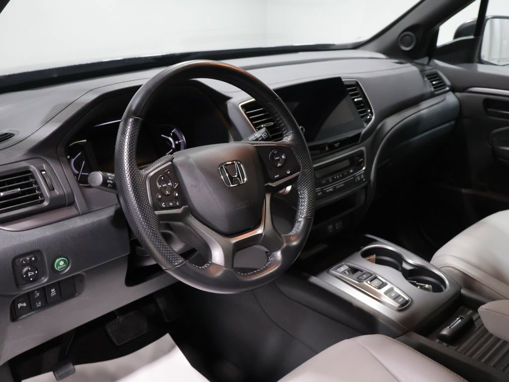 Used 2023 Honda Passport EX-L image 16