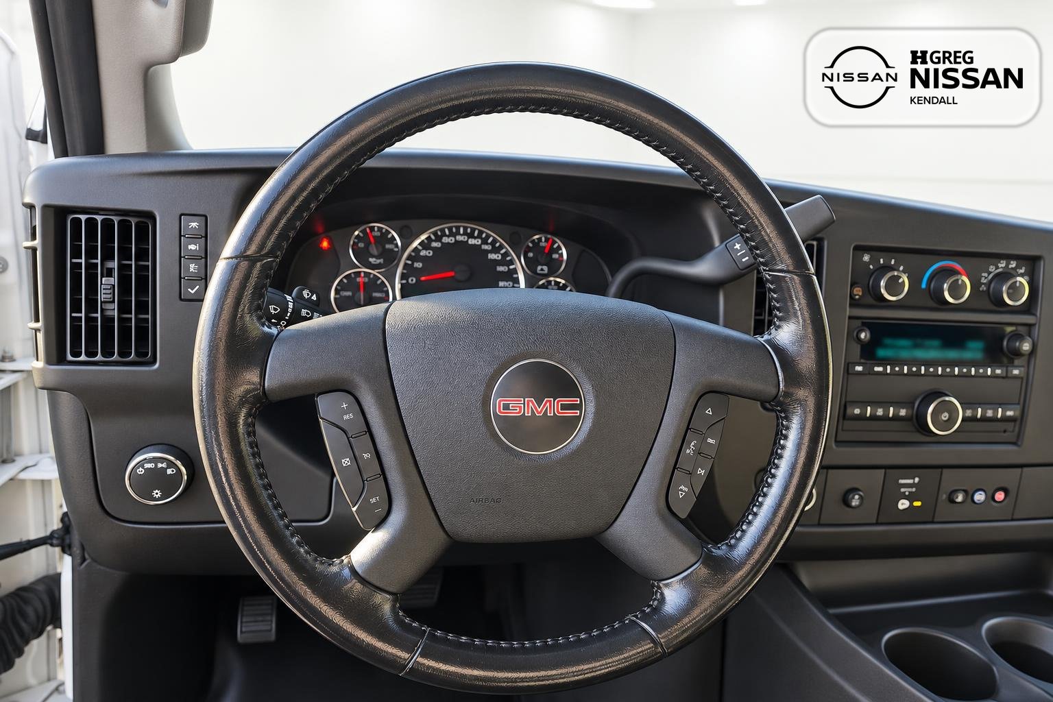 Used 2023 GMC Savana 3500 LS w/ Chrome Appearance Package RWD image 9