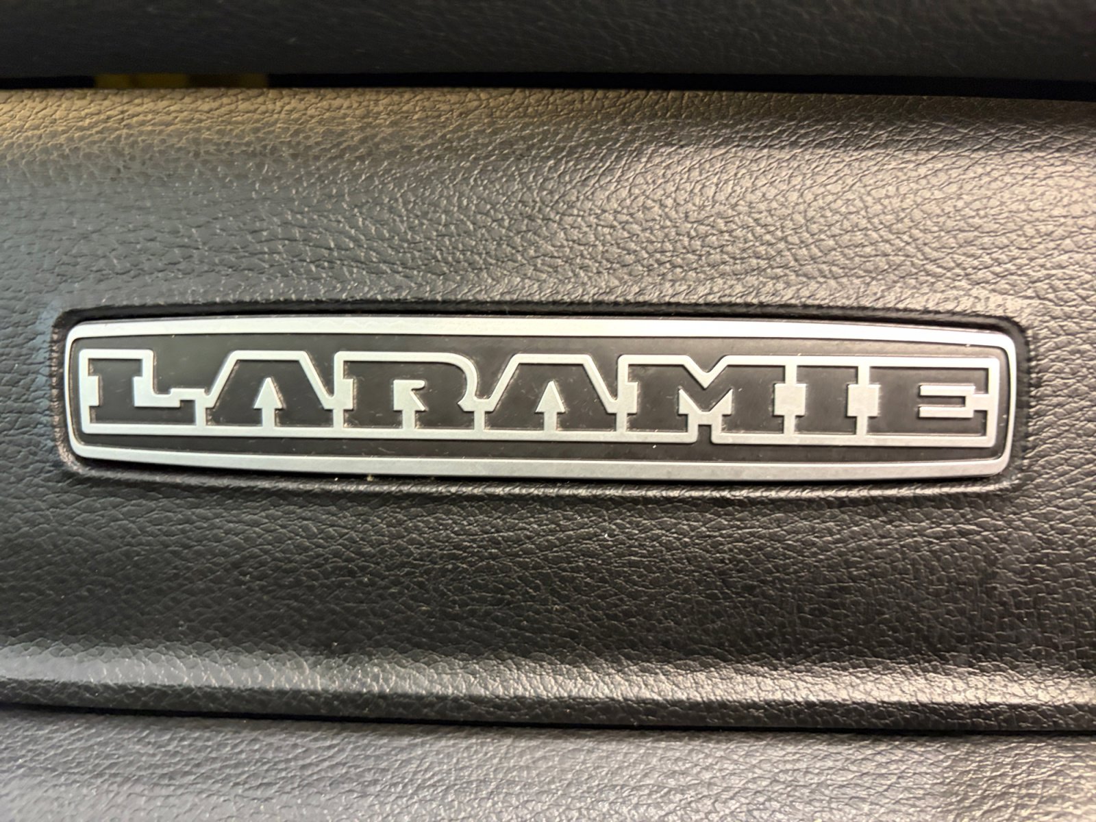 Used 2019 RAM 1500 Laramie AWD/4WD image 17