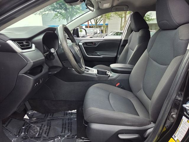 Used 2023 Toyota RAV4 LE AWD/4WD image 9