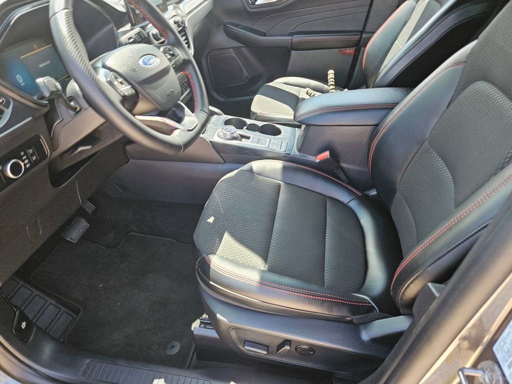 Used 2025 Ford Escape ST-Line image 11