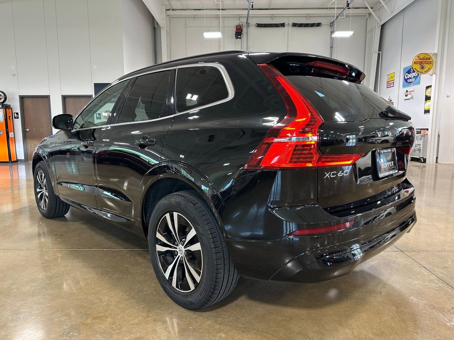Used 2023 Volvo XC60 B5 Core FWD image 5