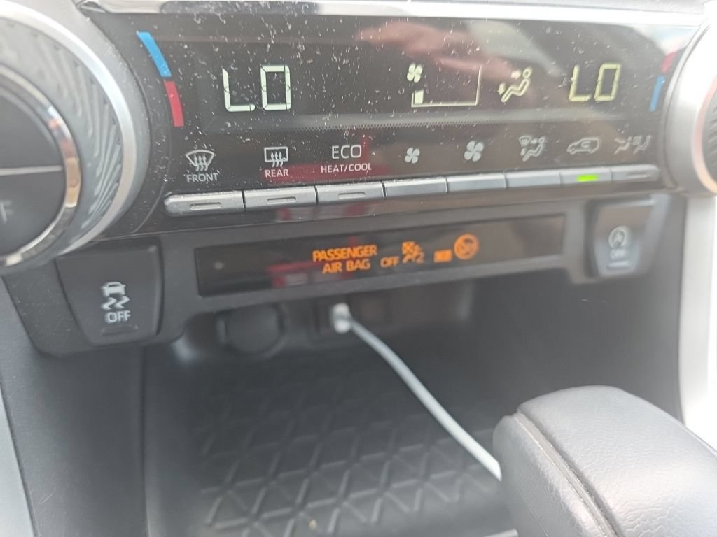 Used 2021 Toyota RAV4 XLE FWD image 23
