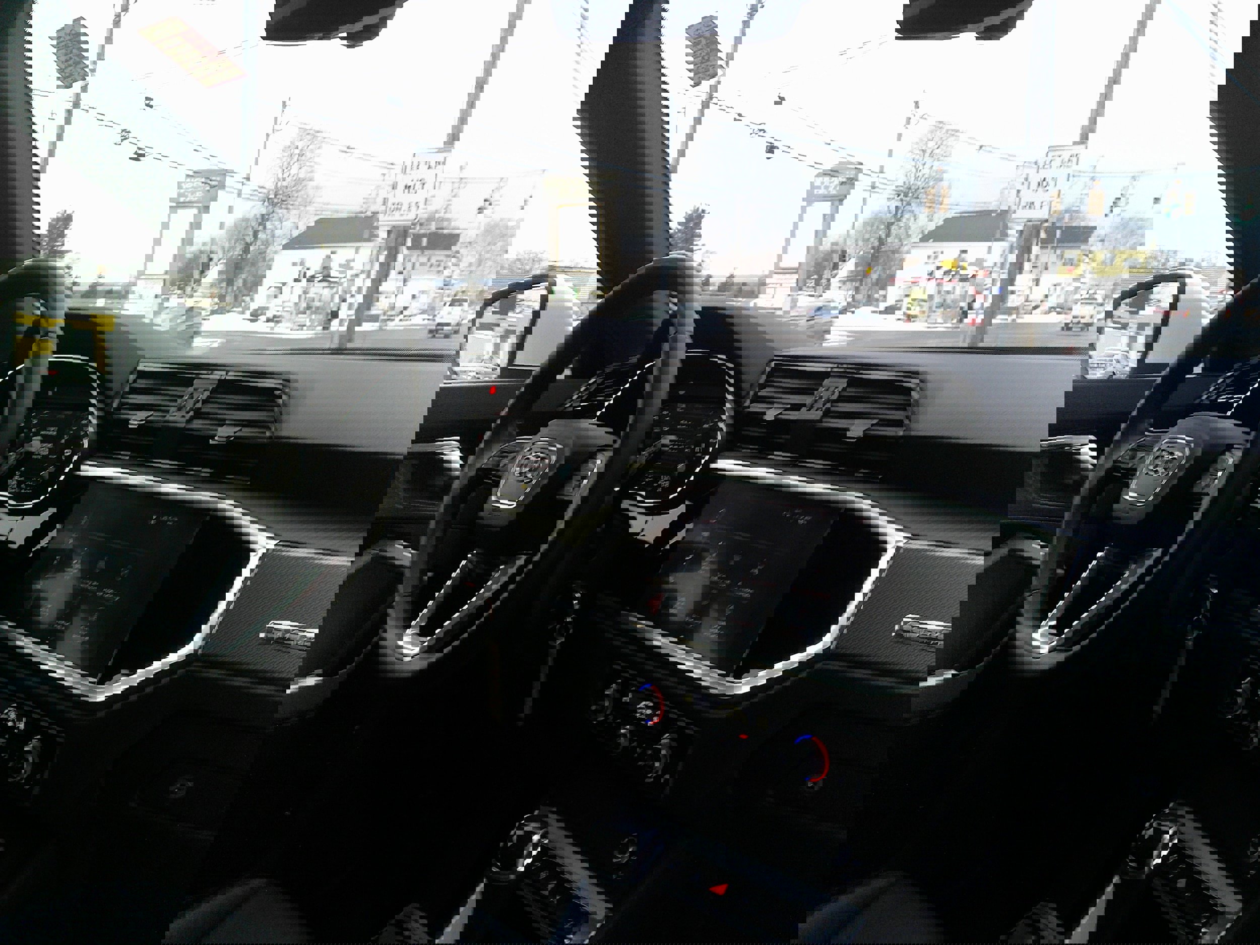 Used 2025 Audi Q3 2.0T Premium image 17