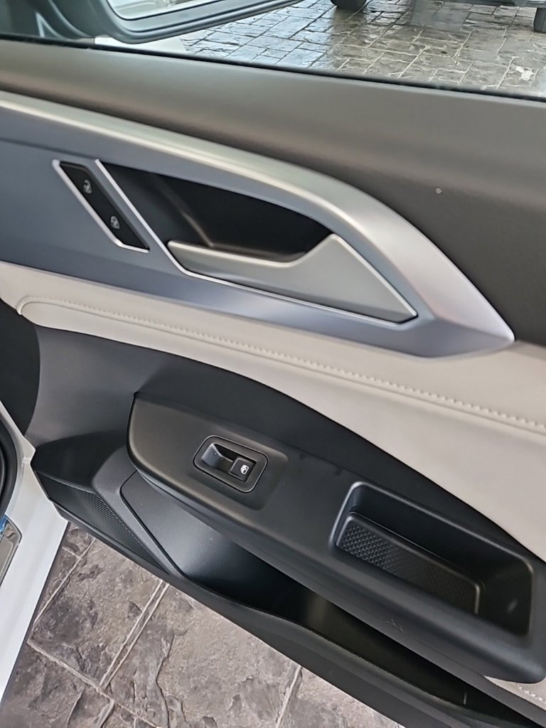 New 2026 Volkswagen Taos SE image 12