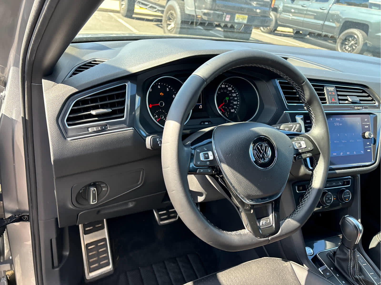 Used 2021 Volkswagen Tiguan SE R-Line image 10