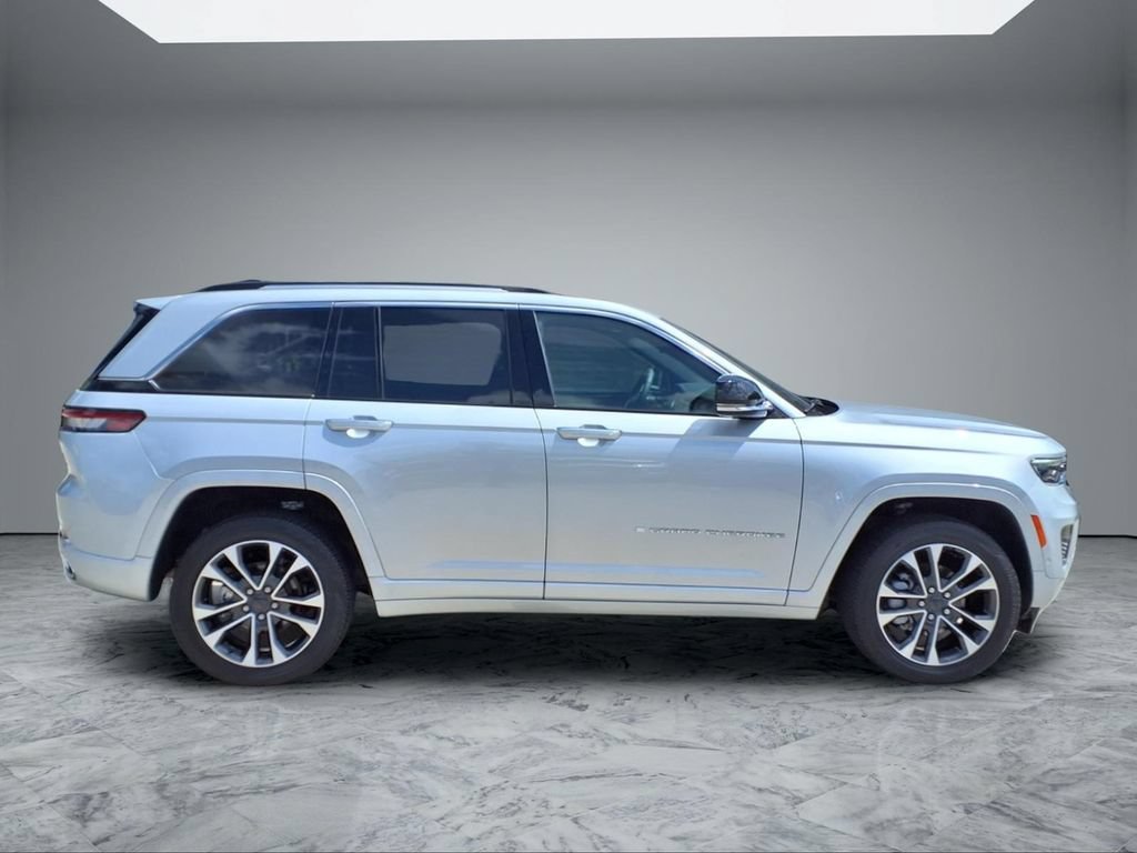 Used 2023 Jeep Grand Cherokee Overland RWD image 8