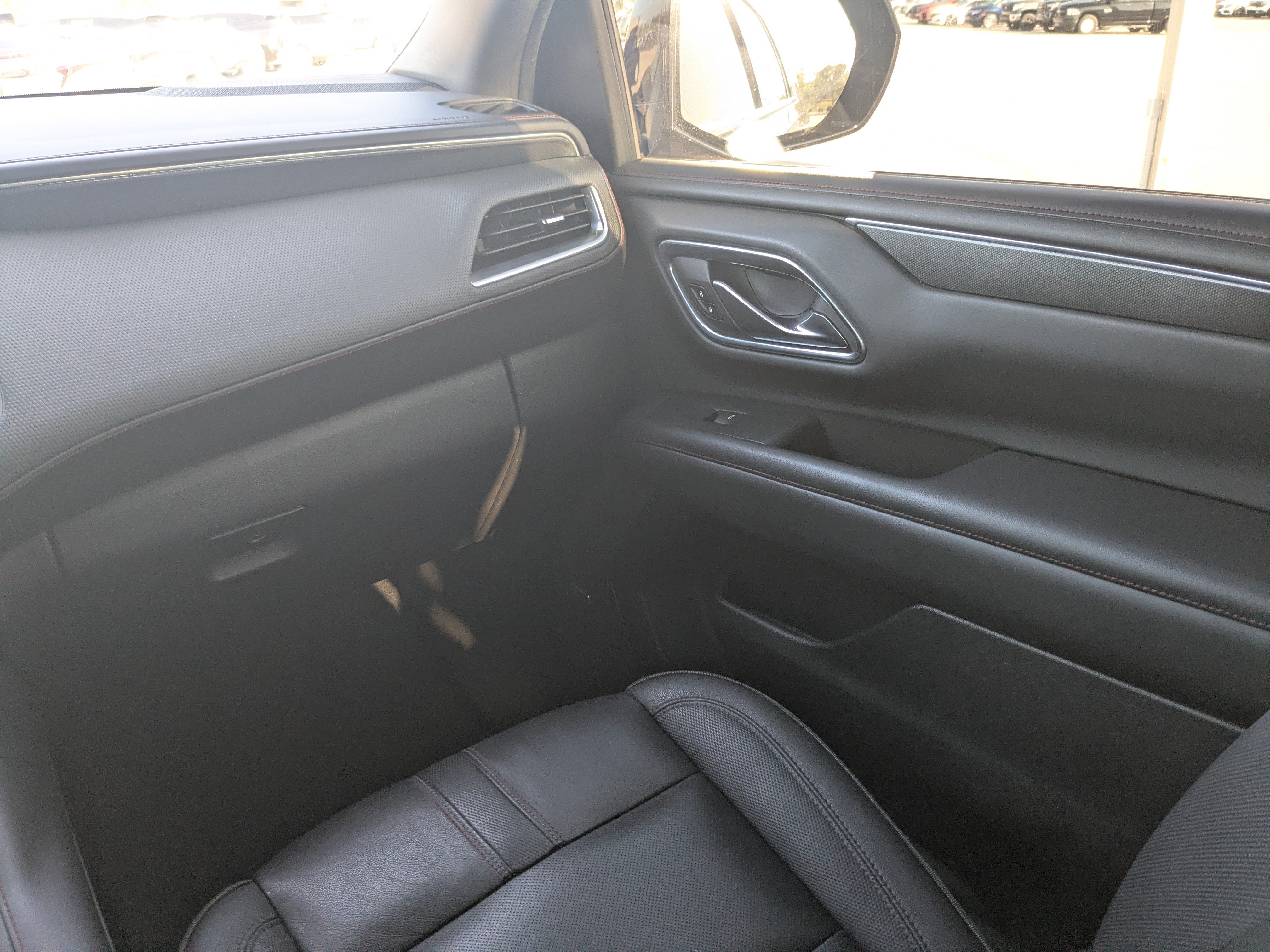 Used 2023 Chevrolet Suburban RST w/ Luxury Package AWD/4WD image 25