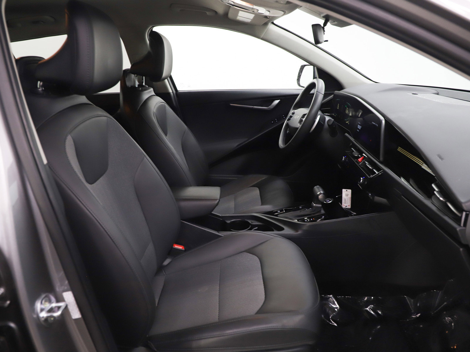 Used 2023 Kia Niro EX image 11