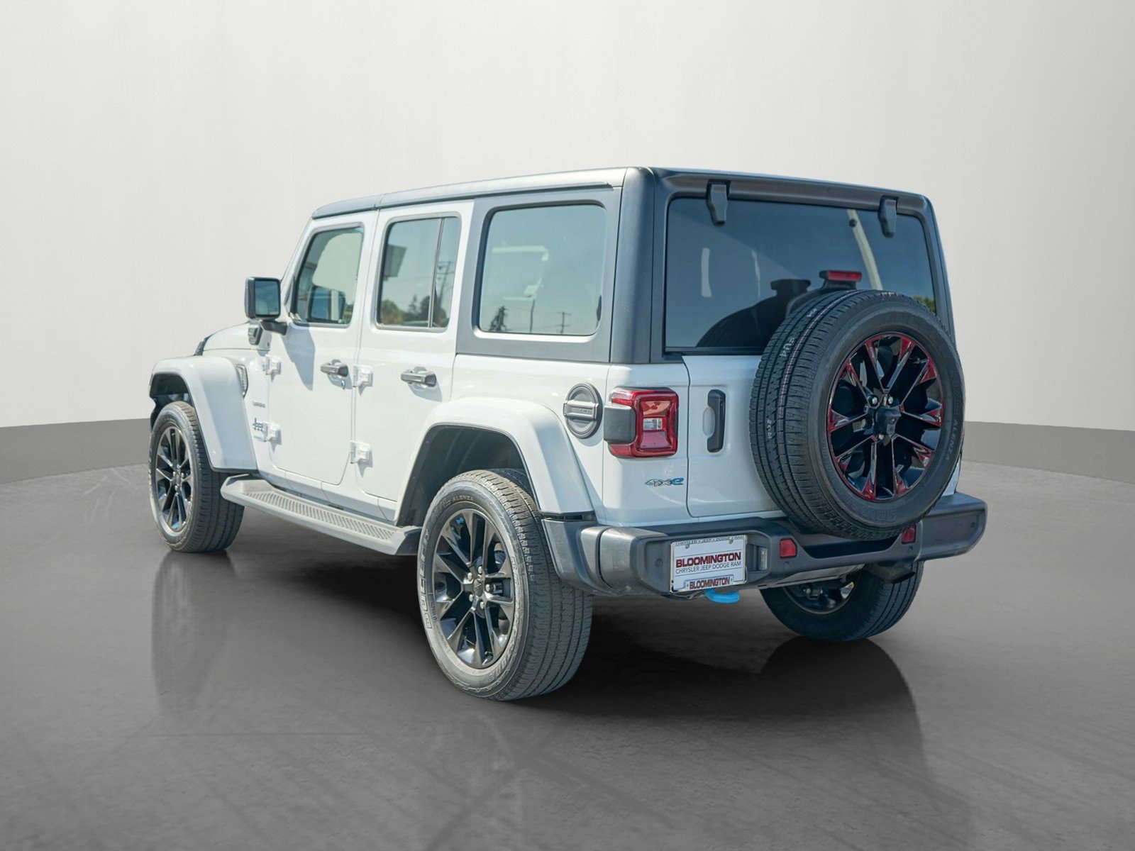 Used 2022 Jeep Wrangler Unlimited Sahara w/ Cold Weather Group image 5