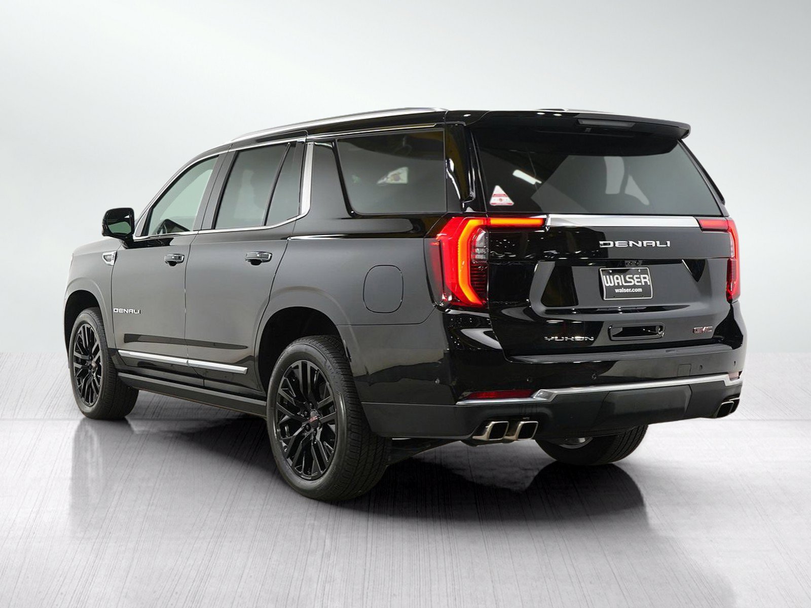 Used 2026 GMC Yukon Denali w/ Denali Reserve Package AWD/4WD image 3