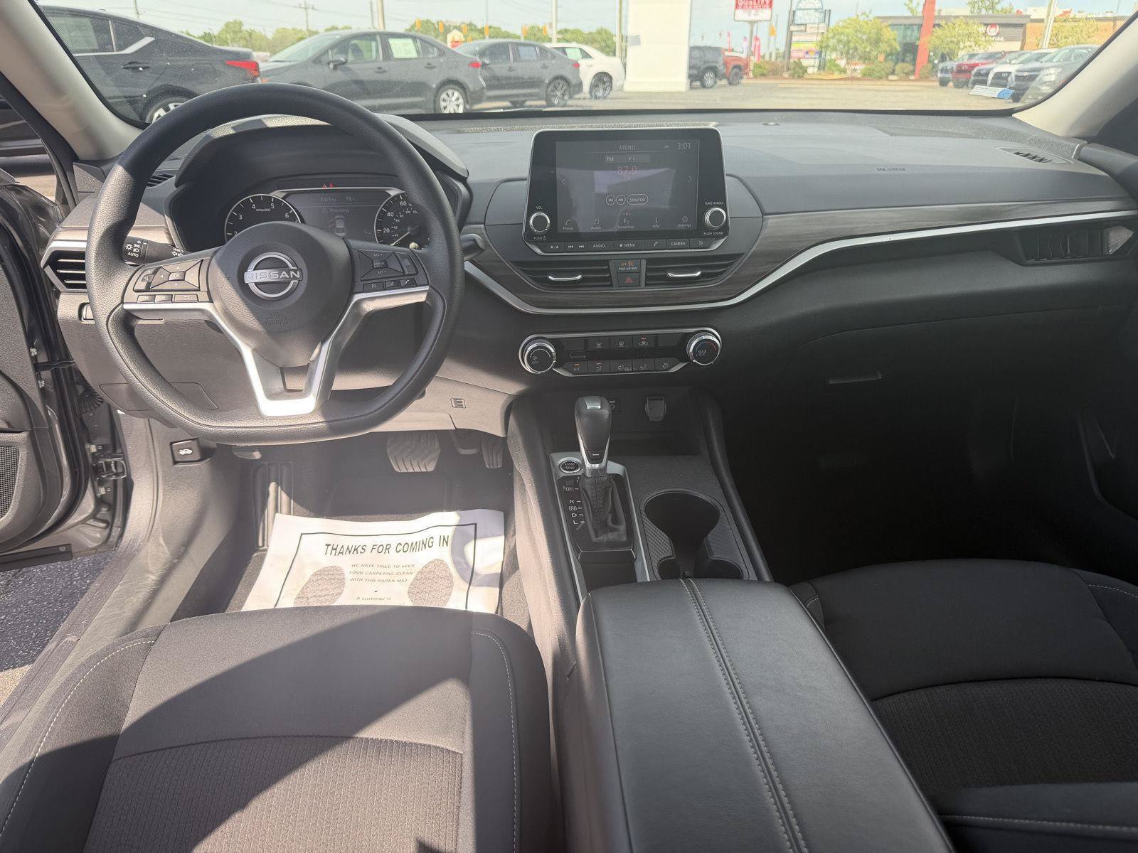 Used 2025 Nissan Altima 2.5 SV FWD image 16