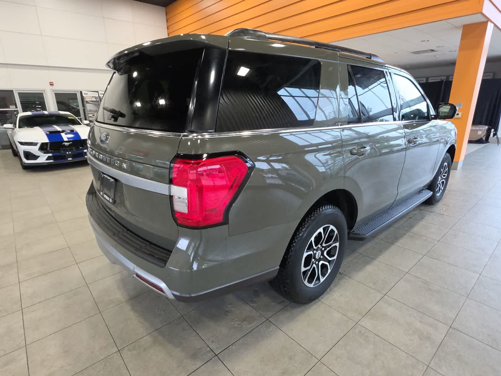 Used 2024 Ford Expedition XLT AWD/4WD image 7