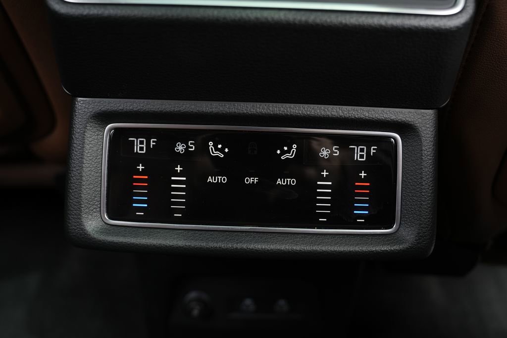 Used 2022 Audi e-tron Premium w/ Convenience Plus Package AWD/4WD image 43