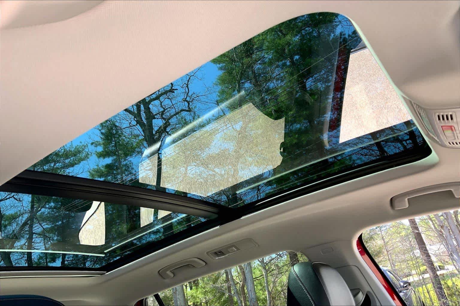 Used 2024 Volkswagen Tiguan SE w/ Panoramic Sunroof Package AWD/4WD image 14