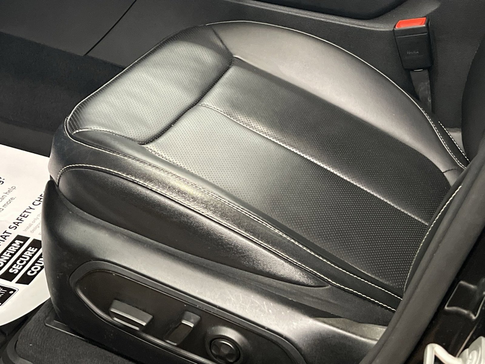 Used 2024 Jeep Grand Cherokee Limited w/ Luxury Tech Group II image 12