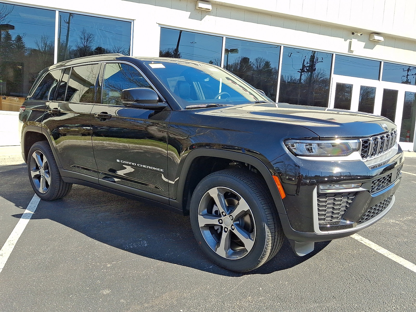 New 2026 Jeep Grand Cherokee Limited w/ Trailer Tow Package image 2