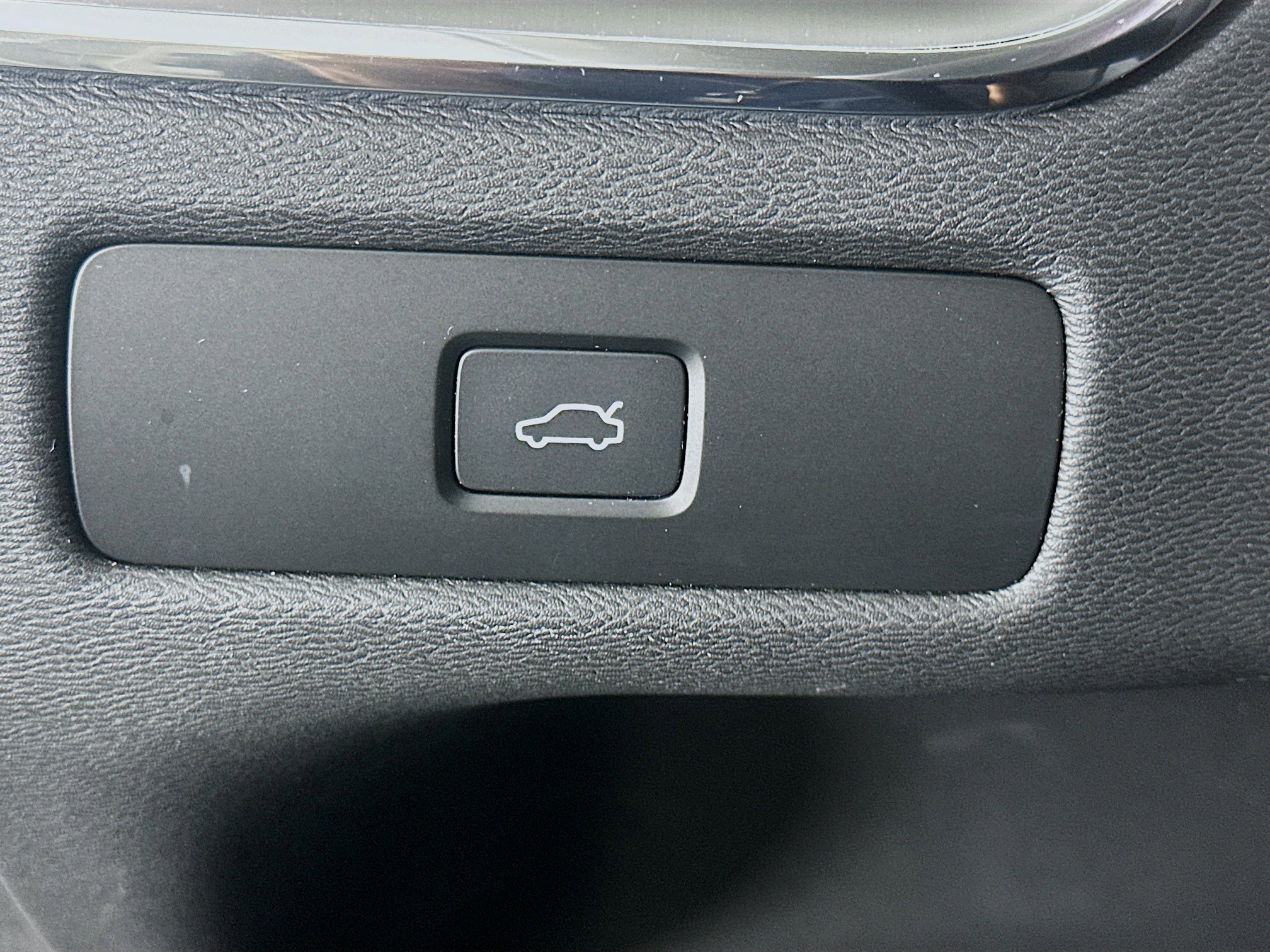 Used 2024 Volvo XC60 B5 Core image 17