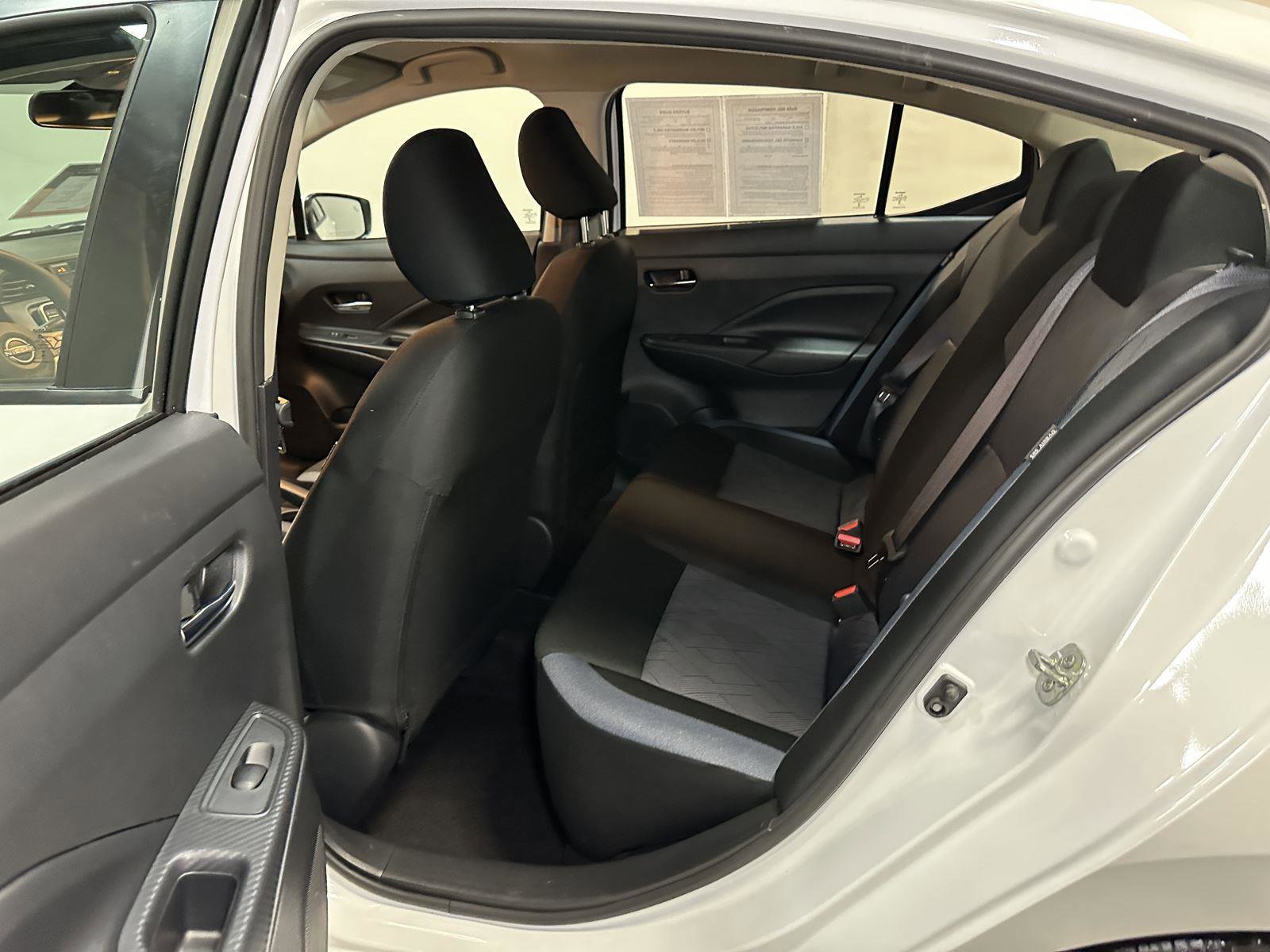 Used 2025 Nissan Versa SV FWD image 31
