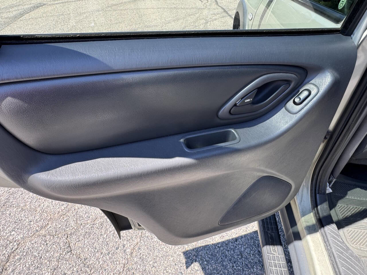 Used 2006 MAZDA Tribute I image 12